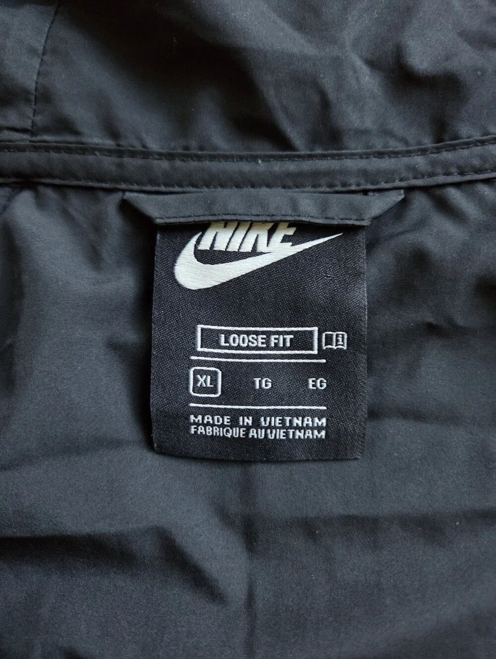 Nike • Windbreaker